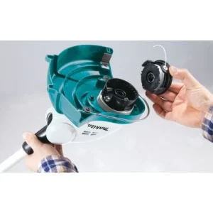 Coupe-herbe 18V Makita UR180DWE + 2 Batteries 1,5 Ah + Chargeur offre spéciale 12